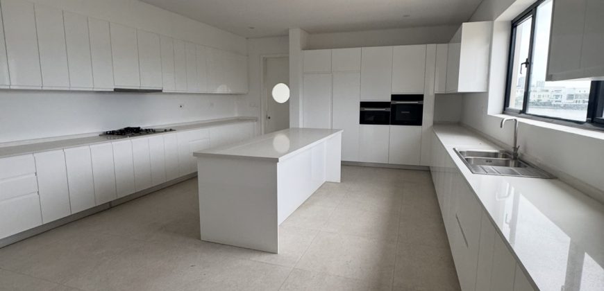 WATERFRONT 6 BEDROOM HOUSE – $5M